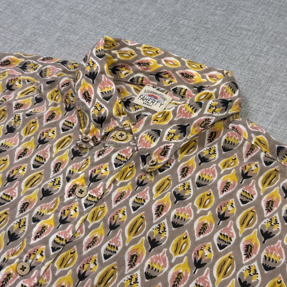 Faherty Pacific Short Sleeve Button-Down Shirt Mens L Beige Leaf Print Cotton